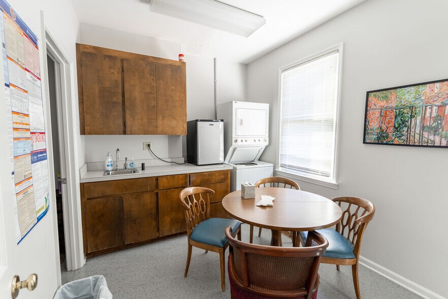 More Photos Of 607 Bluebird Blvd, Fort Valley Office For Sale