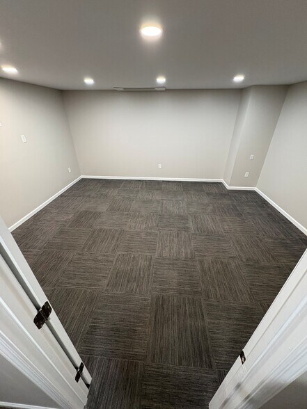 More Photos Of 131 Reep Dr, Morganton Warehouse For Lease
