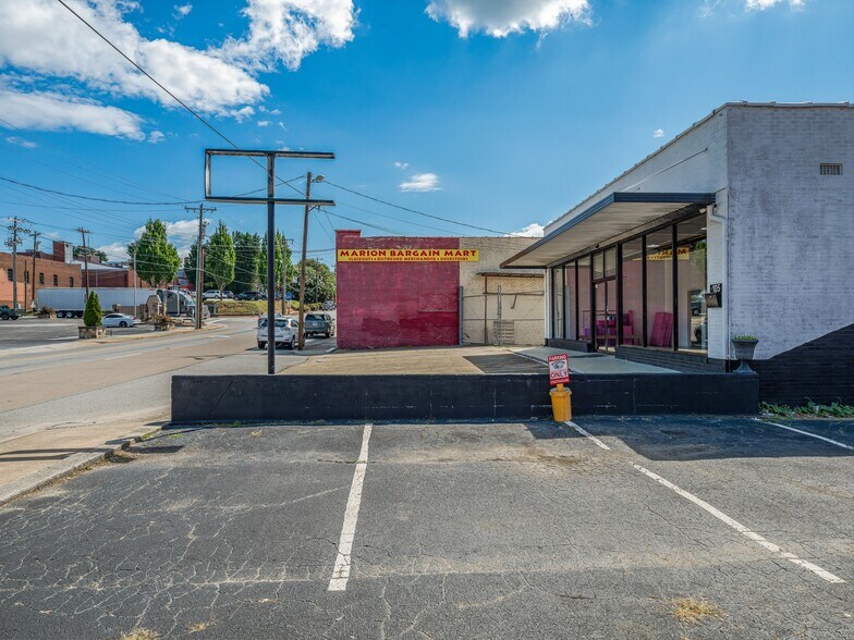 More Photos Of 105 W Henderson St, Marion General Retail For Sale