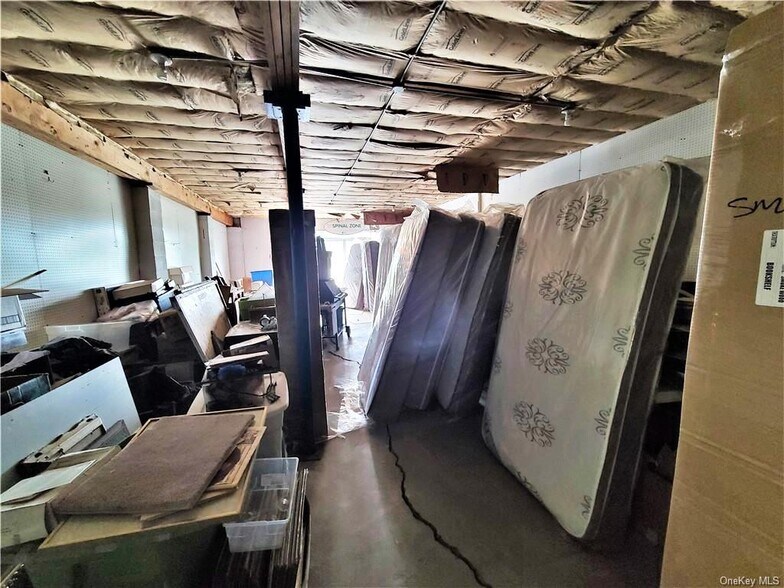 More Photos Of 186 E Broadway, Monticello Service For Sale