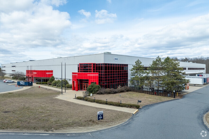 Primary Photo Of 580 Fort Pond Rd, Lancaster Distribution For Sale