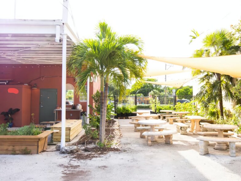More Photos Of 12831 W Dixie Hwy, North Miami Freestanding For Sale