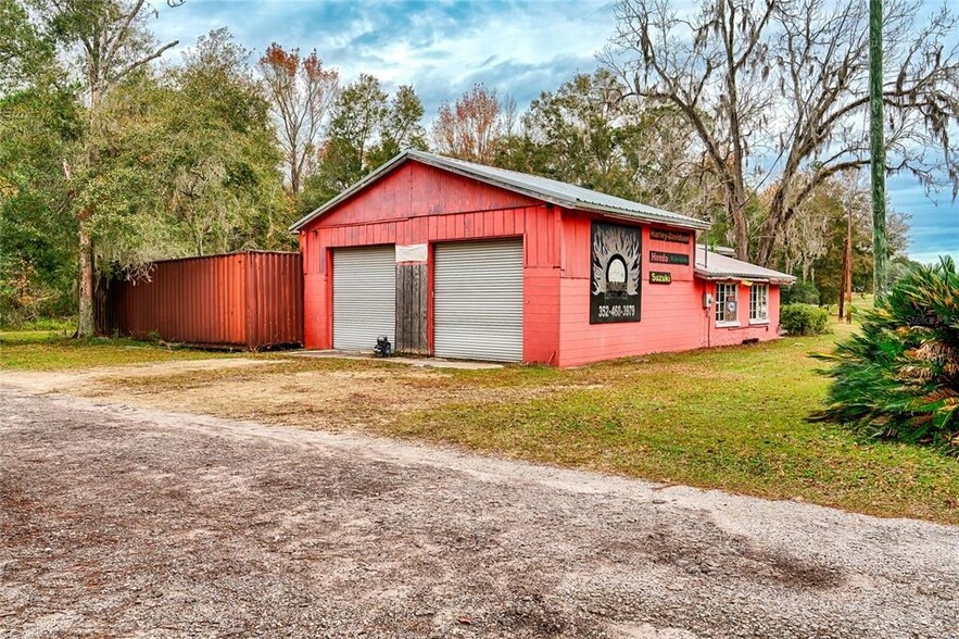 Primary Photo Of 7220 NE US Hwy 301, Hawthorne Warehouse For Sale