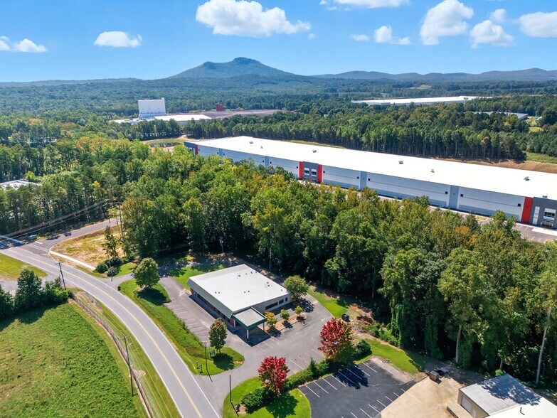 More Photos Of 508-514 Canterbury Rd, Kings Mountain Flex For Sale