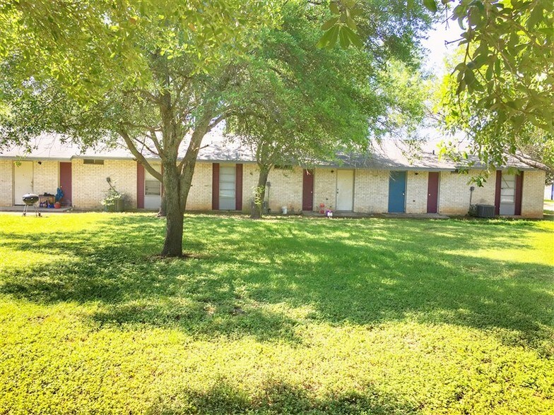 1806 Garner Field Rd, Uvalde, TX 78801 Apartments For Sale