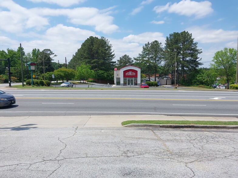 More Photos Of 4844 Lawrenceville Hwy NW, Lilburn Freestanding For Sale