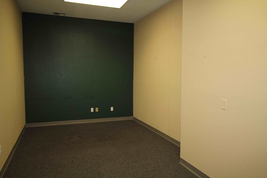 More Photos Of 1136-1154 Main St, Saint Helena Storefront For Lease