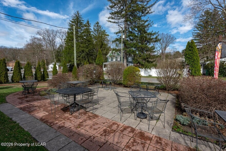 More Photos Of 206 N Main St, Shavertown Office For Sale