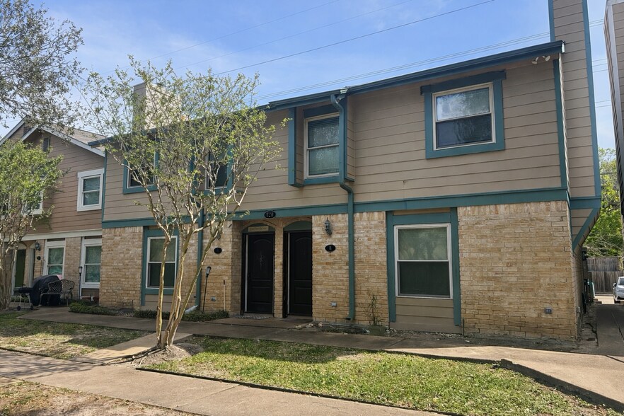 Primary Photo Of 720 Memorial Mews St, Houston Multifamily For Sale