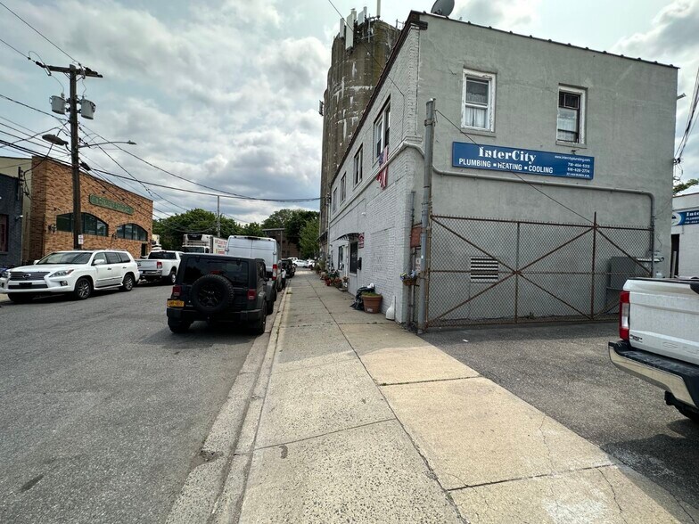 More Photos Of 22 Van Buren Ave, Floral Park Warehouse For Lease