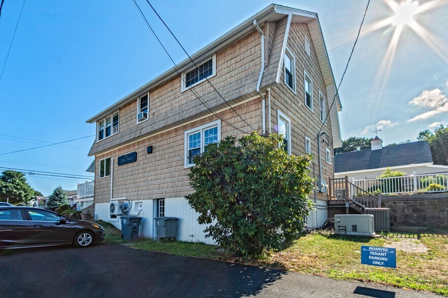 More Photos Of 35 Nehantic Dr, Niantic Storefront Retail Residential For Sale