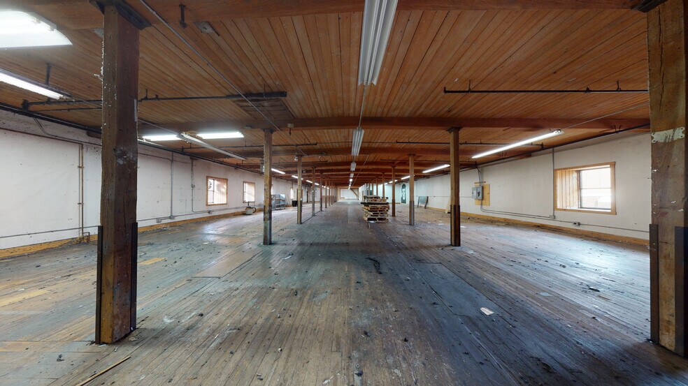 More Photos Of 119 R Foster St, Peabody Warehouse For Lease