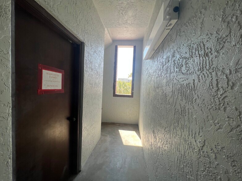 More Photos Of 420 Tamiami Trl S, Venice Medical For Sale