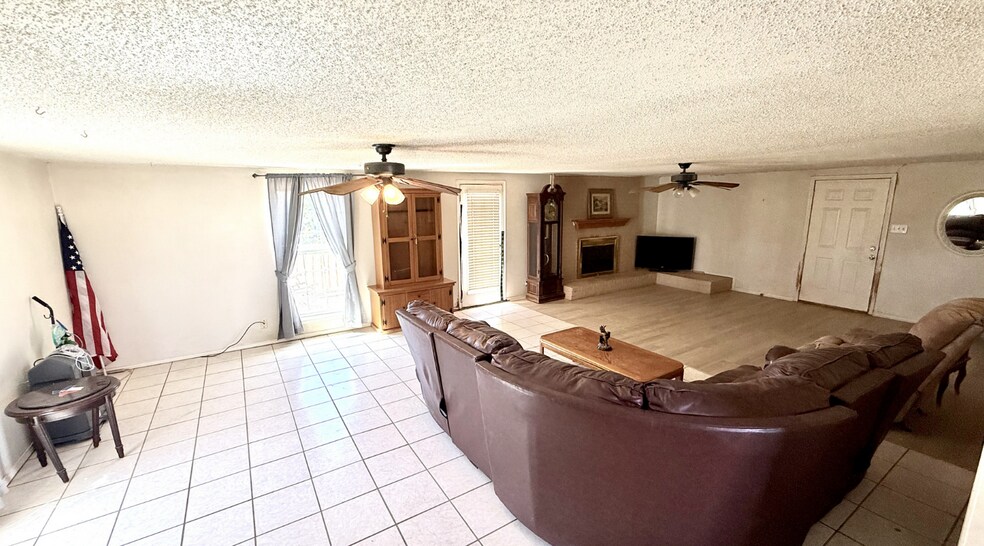 More Photos Of 1310 County 145 rd, Midland Flex For Sale