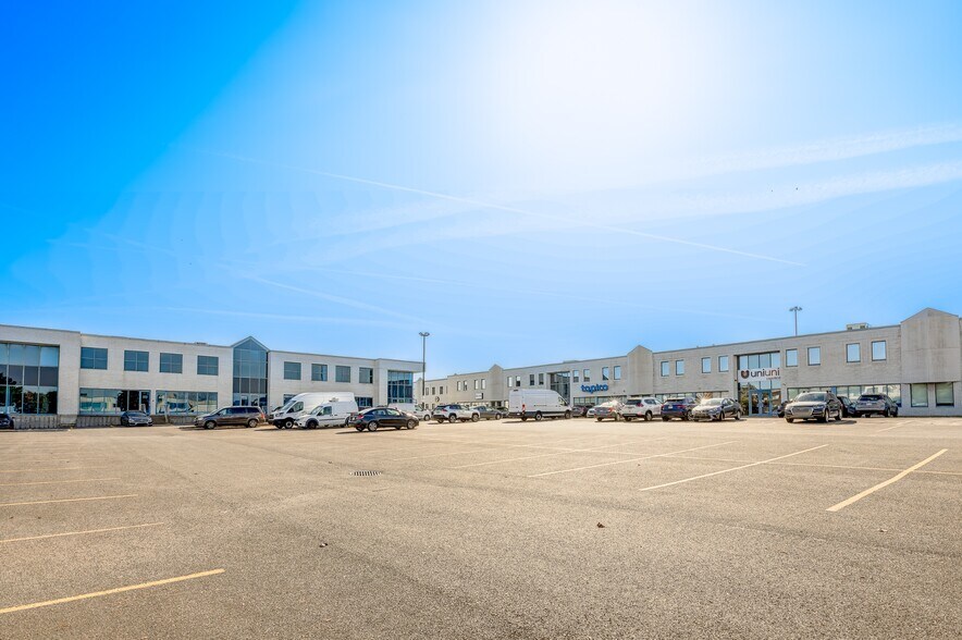 More Photos Of 8552-8678 Boul Pie-IX, Montréal Warehouse For Lease