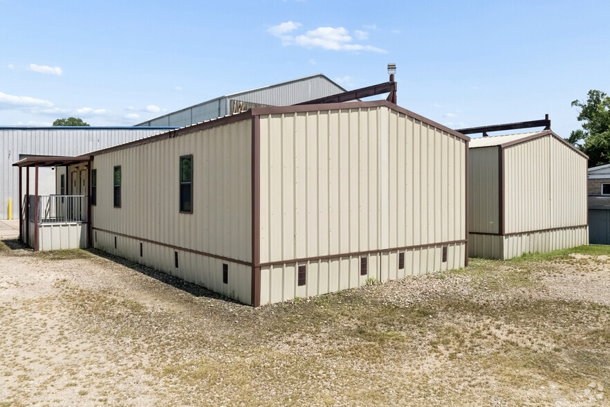 More Photos Of 12050 Proctor St, Houston Warehouse For Lease