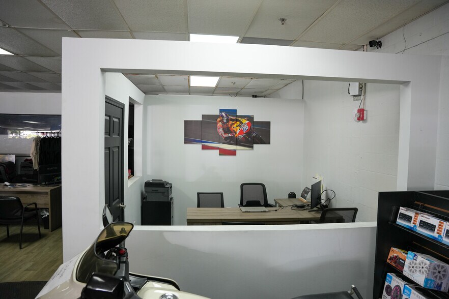 More Photos Of 1100 S French Ave, Sanford Freestanding For Sale