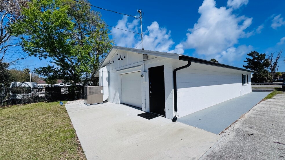 More Photos Of 1012 N Nova Rd, Daytona Beach Industrial For Sale