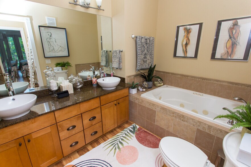 More Photos Of 45 S 9th Ave, Pensacola Office Residential For Sale