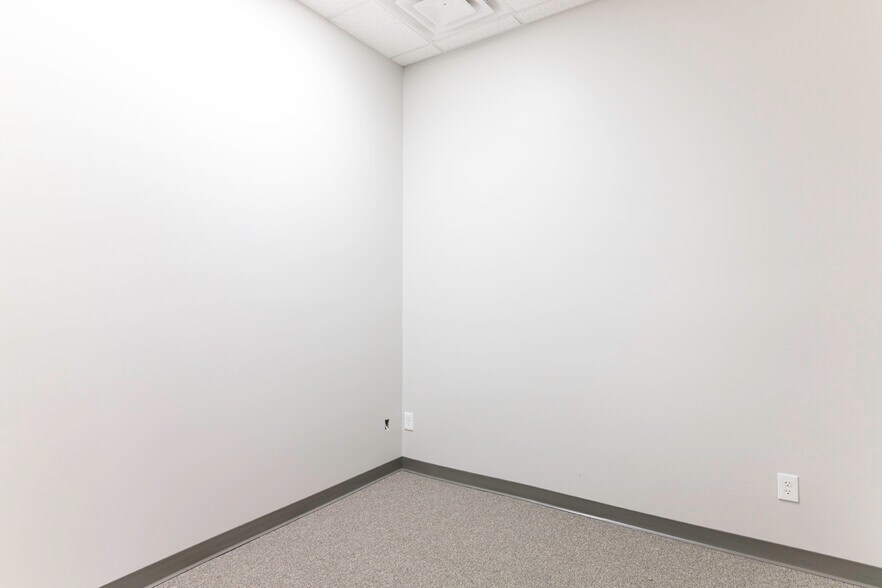 More Photos Of 10575 N 114th St, Scottsdale Office For Sale