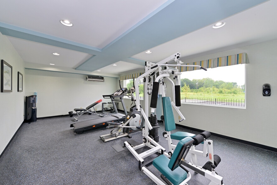 More Photos Of 3675 S 6th St, Springfield Hotel For Sale