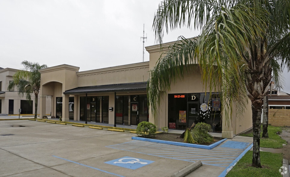 More Photos Of 6001 Woodland Hwy, New Orleans Self Storage For Lease
