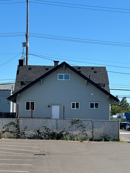 More Photos Of 353 SE Baseline St, Hillsboro General Retail For Sale