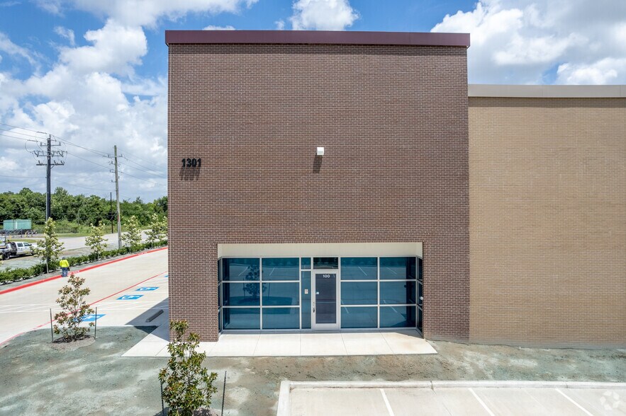 More Photos Of 1301 S 16th St, La Porte Warehouse For Lease