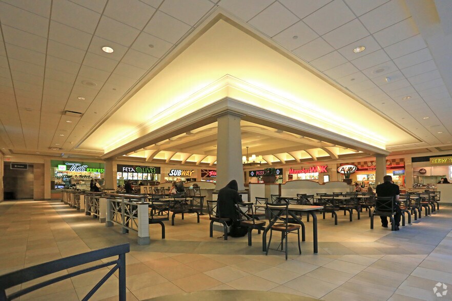 Primary Photo Of 509 Bayfield St, Barrie General Retail For Lease