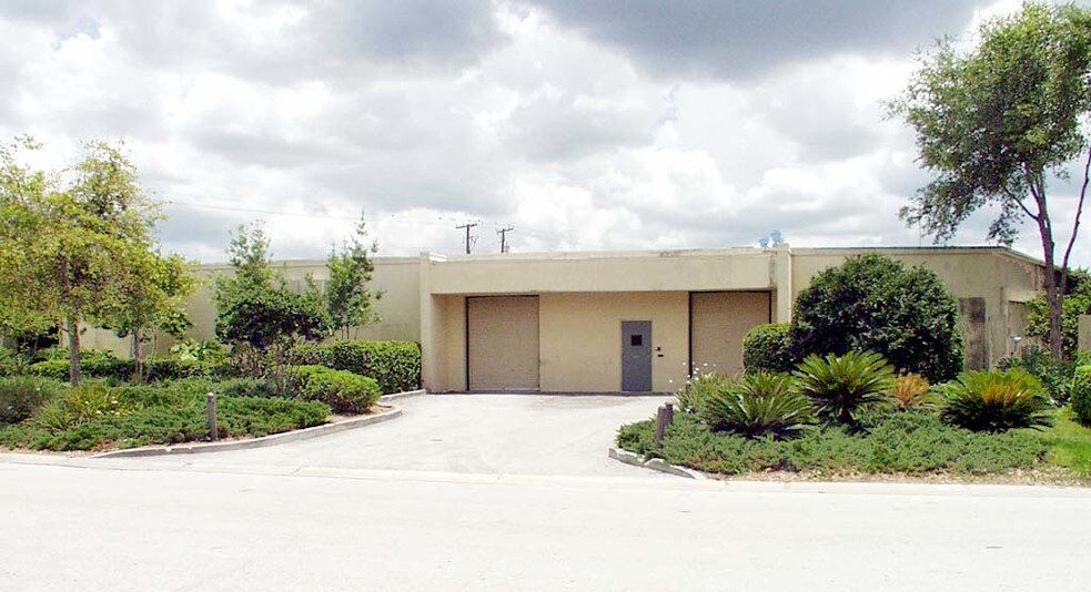 More Photos Of 160 Candace Dr, Maitland Light Manufacturing For Lease