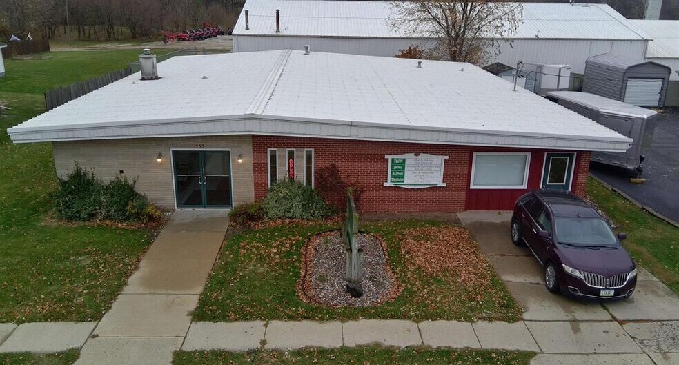 Primary Photo Of 533 W Main St, Princeville General Retail For Sale