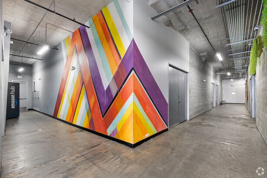 More Photos Of 915 Mateo St, Los Angeles Loft Creative Space For Lease