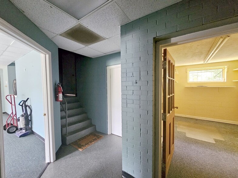 More Photos Of 425 S Lee St, Whiteville Office For Sale