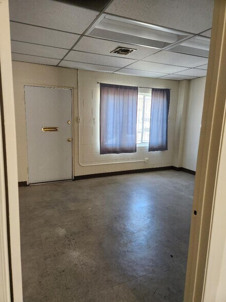 More Photos Of 6160 Lemona Ave, Van Nuys Warehouse For Lease