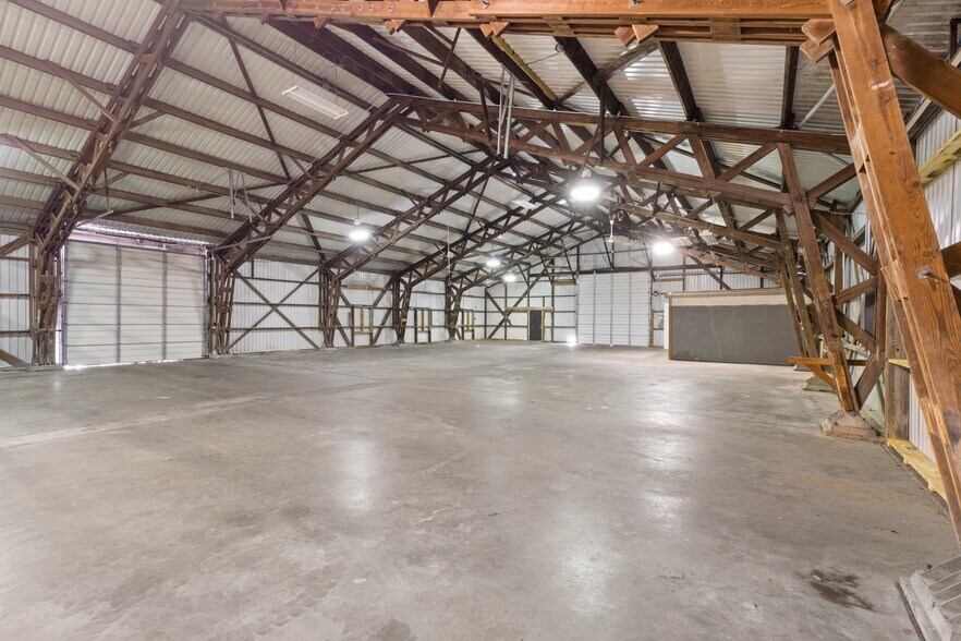 More Photos Of 1618 Callaway Dr, Alvin Warehouse For Lease