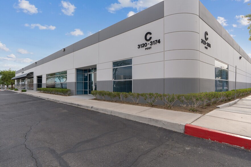 More Photos Of 6263-6281 Dean Martin Dr, Las Vegas Showroom For Lease