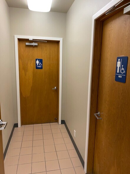 More Photos Of 1045 S 320th St, Federal Way General Retail For Sale