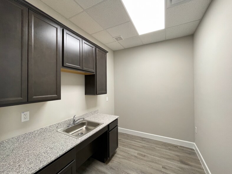 Primary Photo Of 5501 Cabrera Dr, Sugar Land Medical For Sale