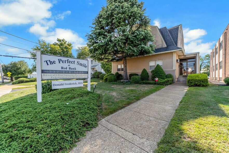 Primary Photo Of 326 Broad St, Red Bank Medical For Sale