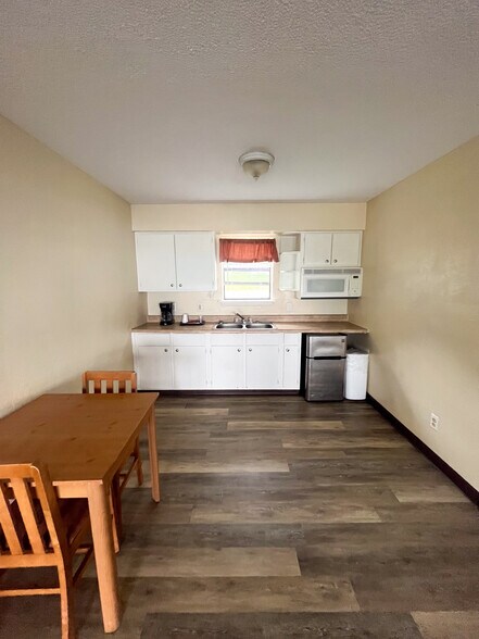 More Photos Of 371 Navaho Trl, Onalaska Hotel For Sale