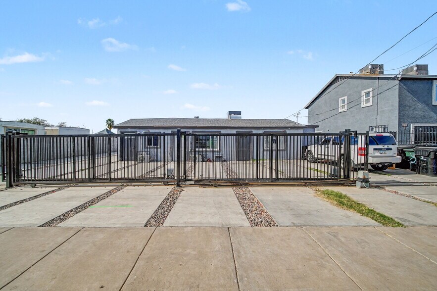 More Photos Of 4028 S 15th St, Phoenix Multifamily For Sale