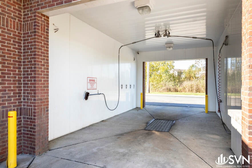 More Photos Of 1042 Bypass S, Lawrenceburg Carwash For Sale