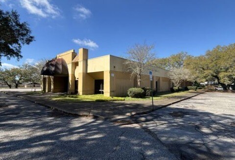 Primary Photo Of 321 S Fairfield Dr, Pensacola Medical For Sale
