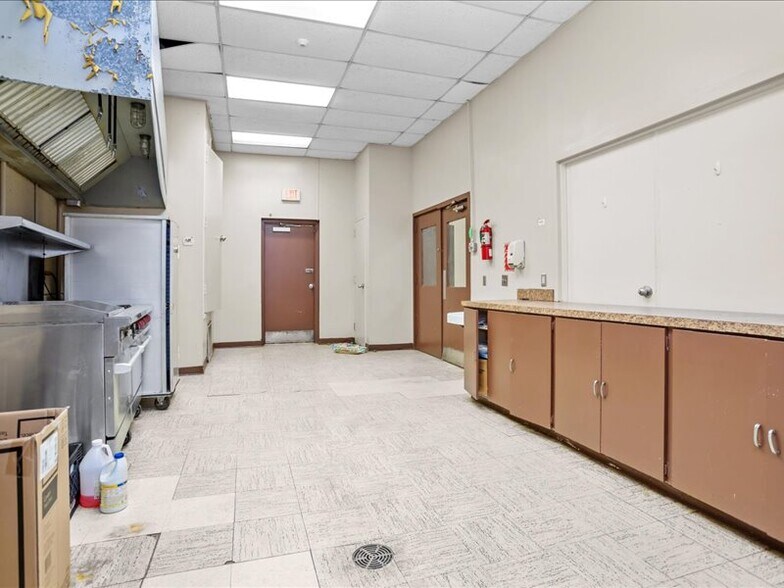 More Photos Of 1819 Spring St, Palestine Specialty For Sale