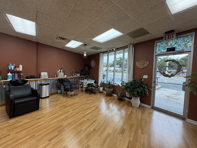 More Photos Of 1468 SW Main Blvd, Lake City Freestanding For Sale