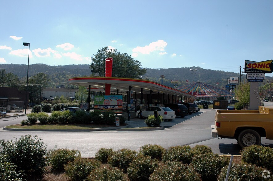 More Photos Of 1347 W Walnut Ave, Dalton General Retail For Lease