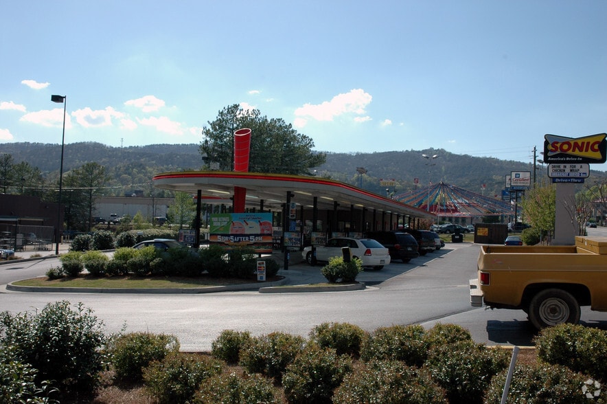 More Photos Of 1347 W Walnut Ave, Dalton General Retail For Lease