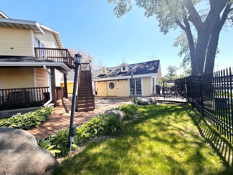 More Photos Of 400 Interlake Dr, Madison Office For Lease
