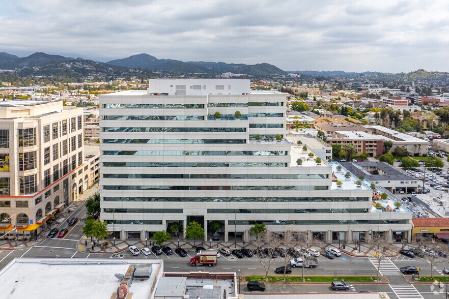 More Photos Of 330 N Brand Blvd, Glendale Office For Lease