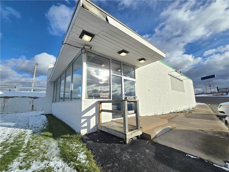 More Photos Of 2803 Brewerton Rd, Mattydale Freestanding For Sale